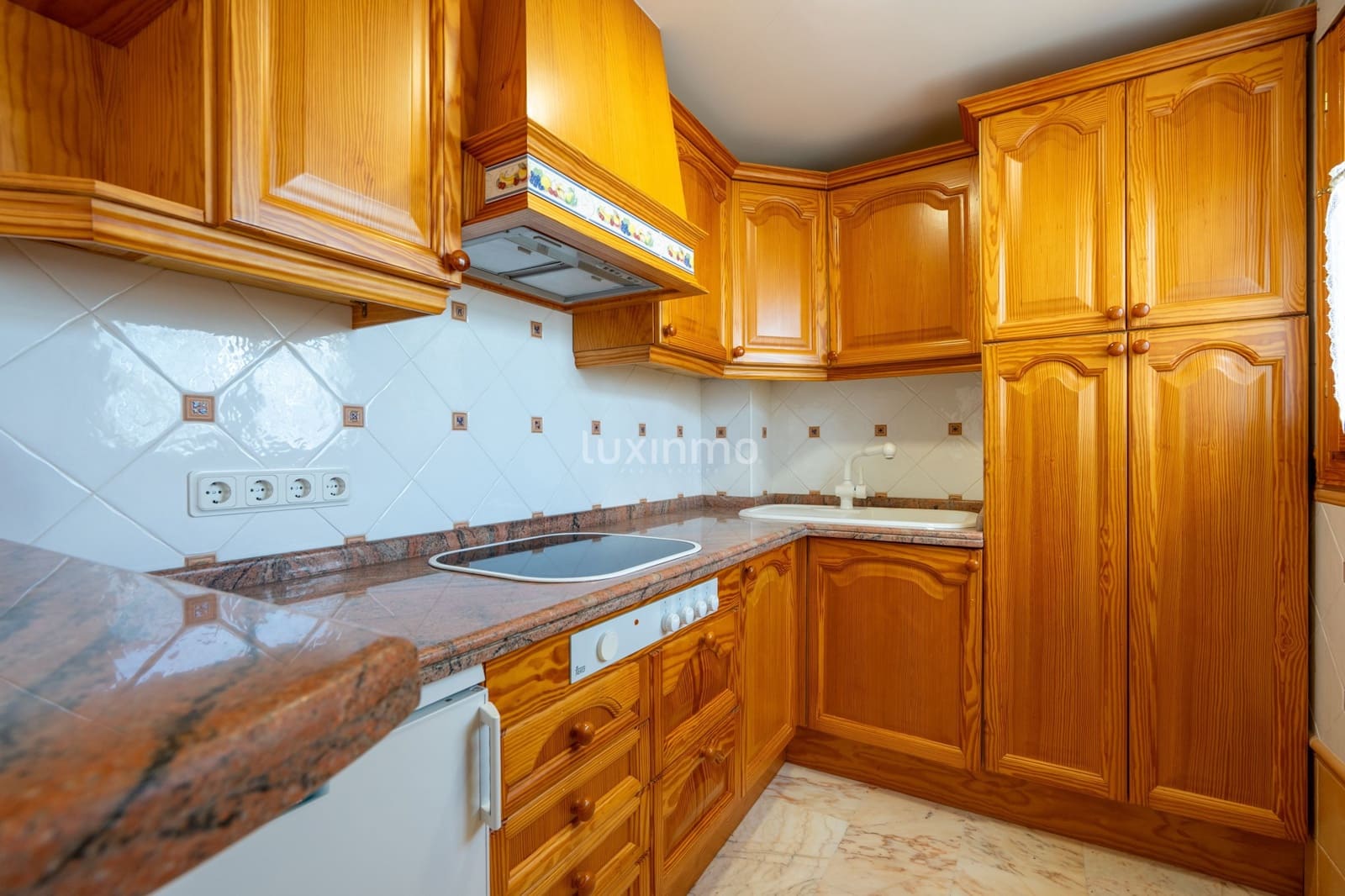 7 soverom Villa til salgs i Calpe / Calp med svømmebasseng garasje - € 1 150 000 (Ref: 9074569)