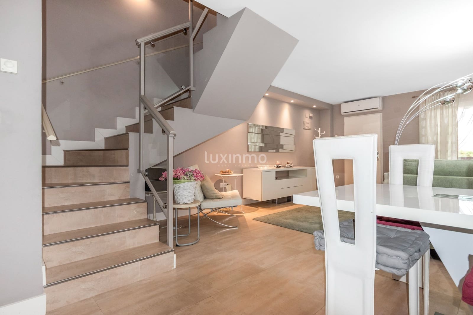 3 soveværelse Villa til leje i Alfaz del Pi / L'Alfas del Pi med garage - € 2.350 (Ref: 9114859)