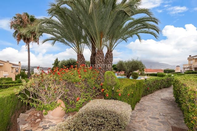 3 soveværelse Villa til leje i Alfaz del Pi / L'Alfàs del Pi med garage - € 2.350 (Ref: 9114859)