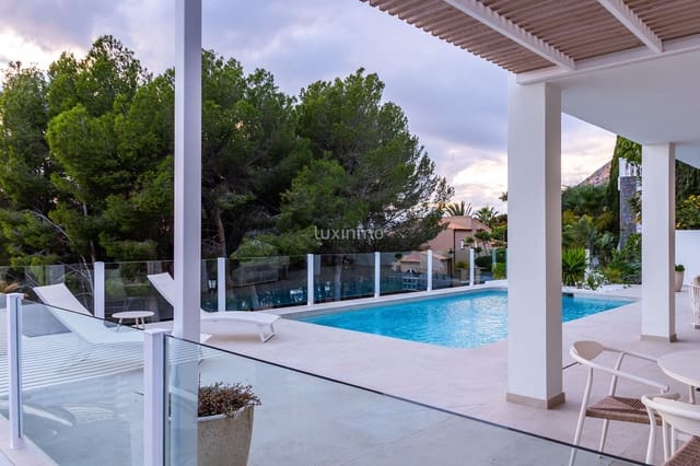 3 makuuhuone Huvila myytävänä paikassa Altea mukana uima-altaan 
autotalli - 1 500 000 € (Ref: 9126409)