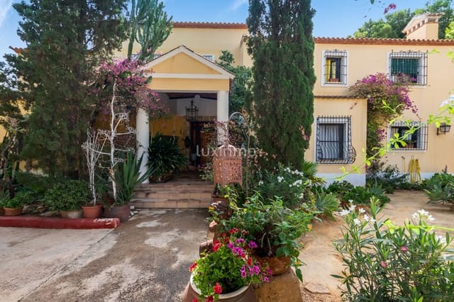 6 slaapkamer Villa te koop in Alicante stad met zwembad garage - € 1.350.000 (Ref: 9131517)