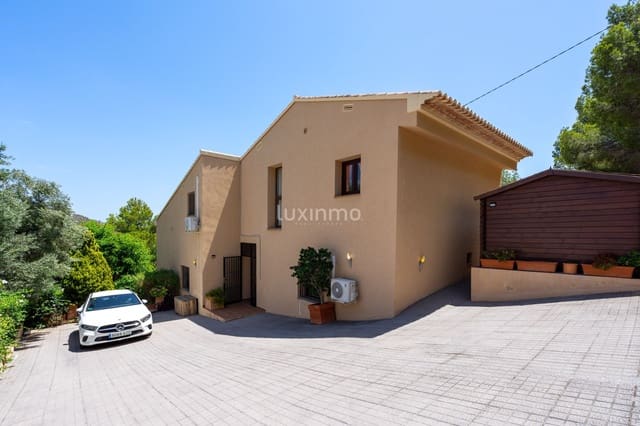 4 bedroom Villa for rent in Calpe / Calp with pool garage - € 3,500 (Ref: 9135187)