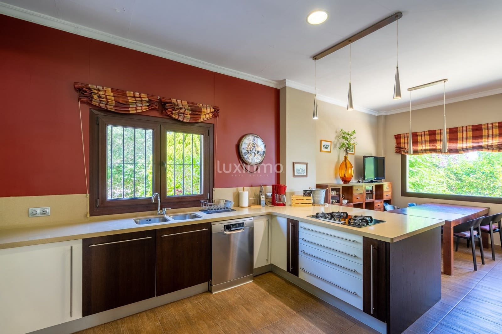 4 bedroom Villa for rent in Calpe / Calp with pool garage - € 3,500 (Ref: 9135187)