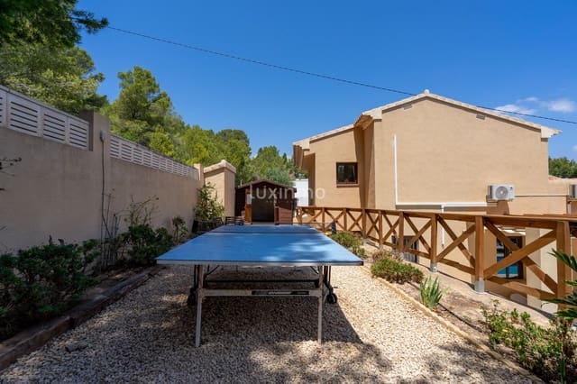 4 bedroom Villa for rent in Calpe / Calp with pool garage - € 3,500 (Ref: 9135187)