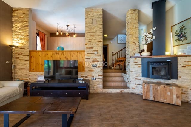 4 bedroom Villa for rent in Calpe / Calp with pool garage - € 3,500 (Ref: 9135187)