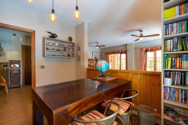 4 bedroom Villa for rent in Calpe / Calp with pool garage - € 3,500 (Ref: 9135187)