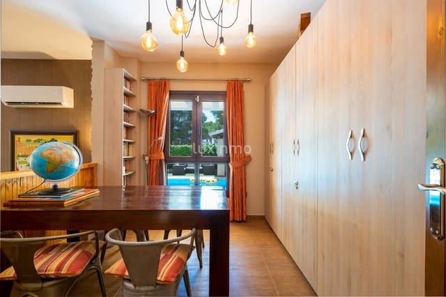 4 bedroom Villa for rent in Calpe / Calp with pool garage - € 3,500 (Ref: 9135187)