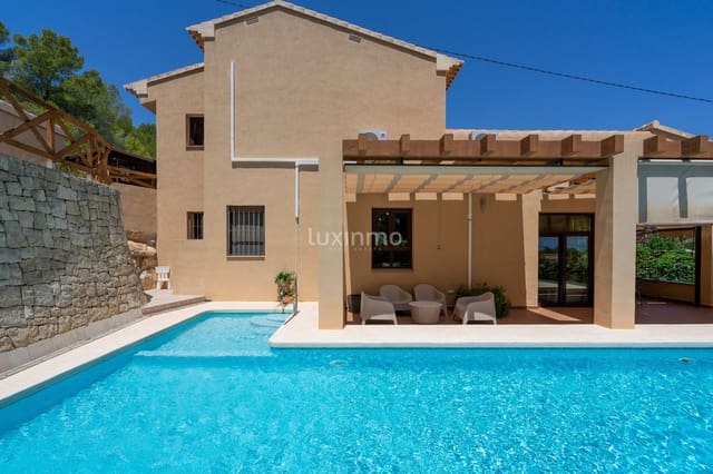 4 bedroom Villa for rent in Calpe / Calp with pool garage - € 3,500 (Ref: 9135187)
