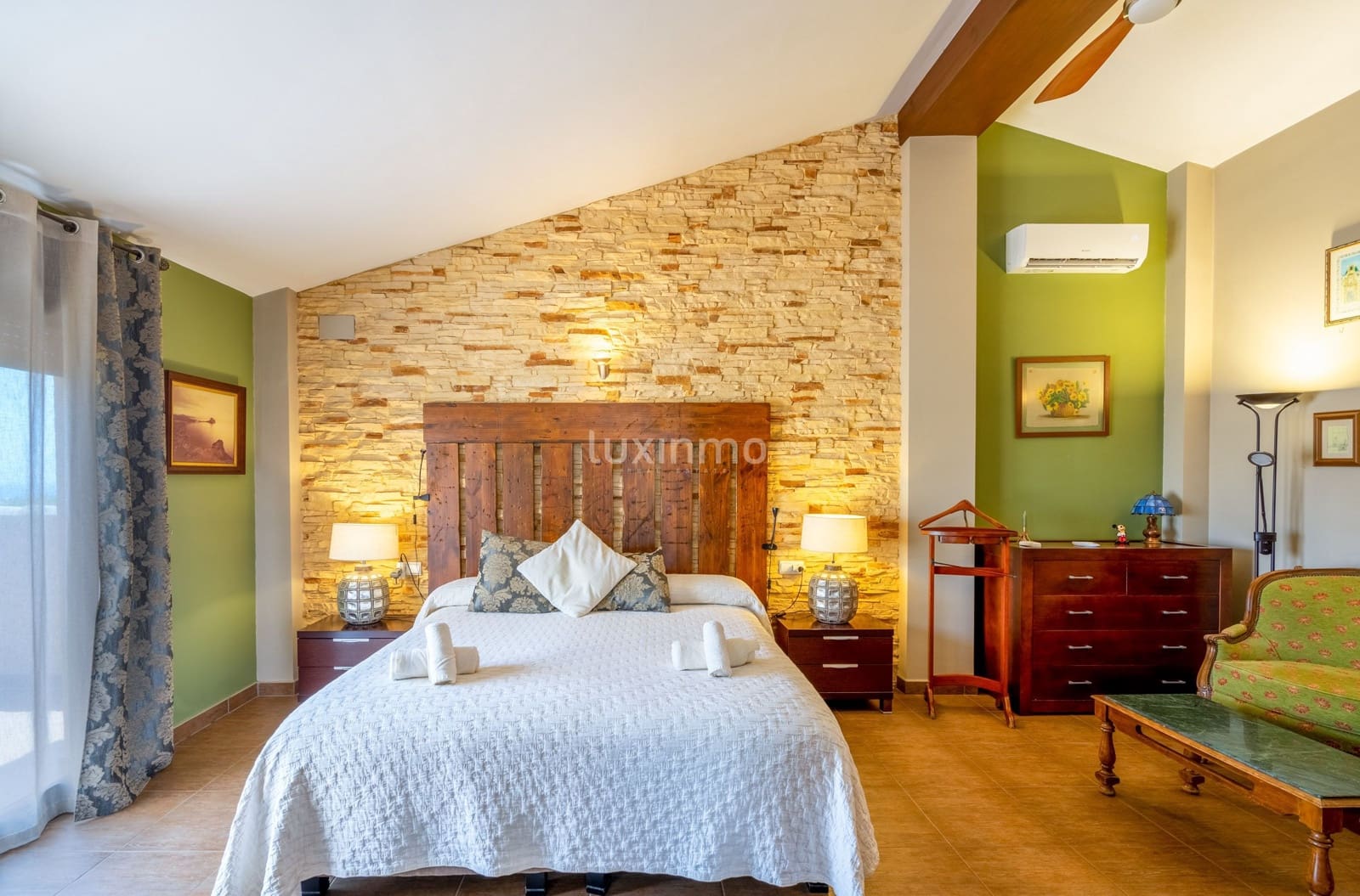 4 bedroom Villa for rent in Calpe / Calp with pool garage - € 3,500 (Ref: 9135187)