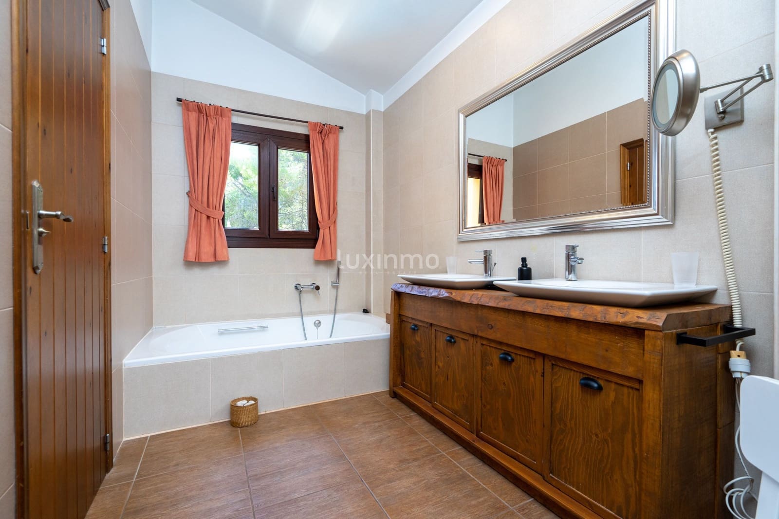 4 bedroom Villa for rent in Calpe / Calp with pool garage - € 3,500 (Ref: 9135187)