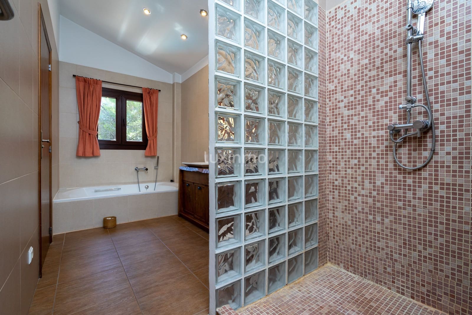 4 bedroom Villa for rent in Calpe / Calp with pool garage - € 3,500 (Ref: 9135187)