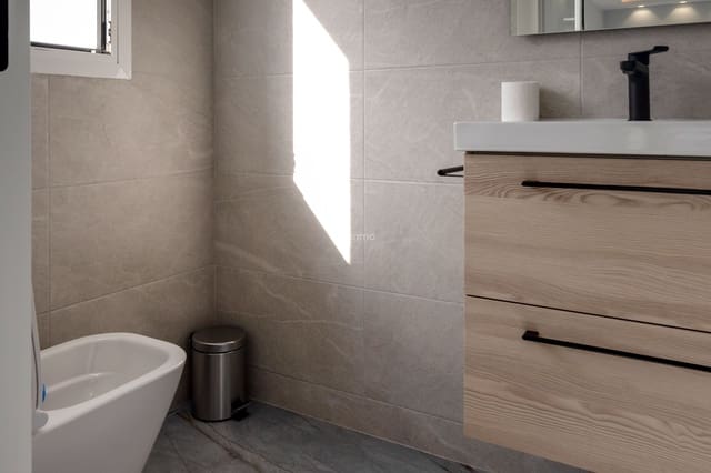 6 bedroom Villa for sale in La Nucia with garage - € 1,350,000 (Ref: 9148821)