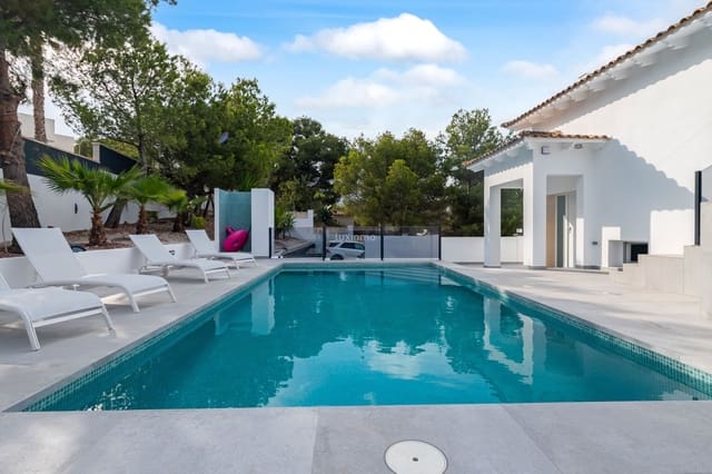 6 bedroom Villa for sale in La Nucia with garage - € 1,350,000 (Ref: 9148821)