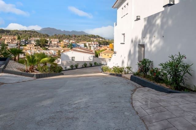 6 bedroom Villa for sale in La Nucia with garage - € 1,350,000 (Ref: 9148821)