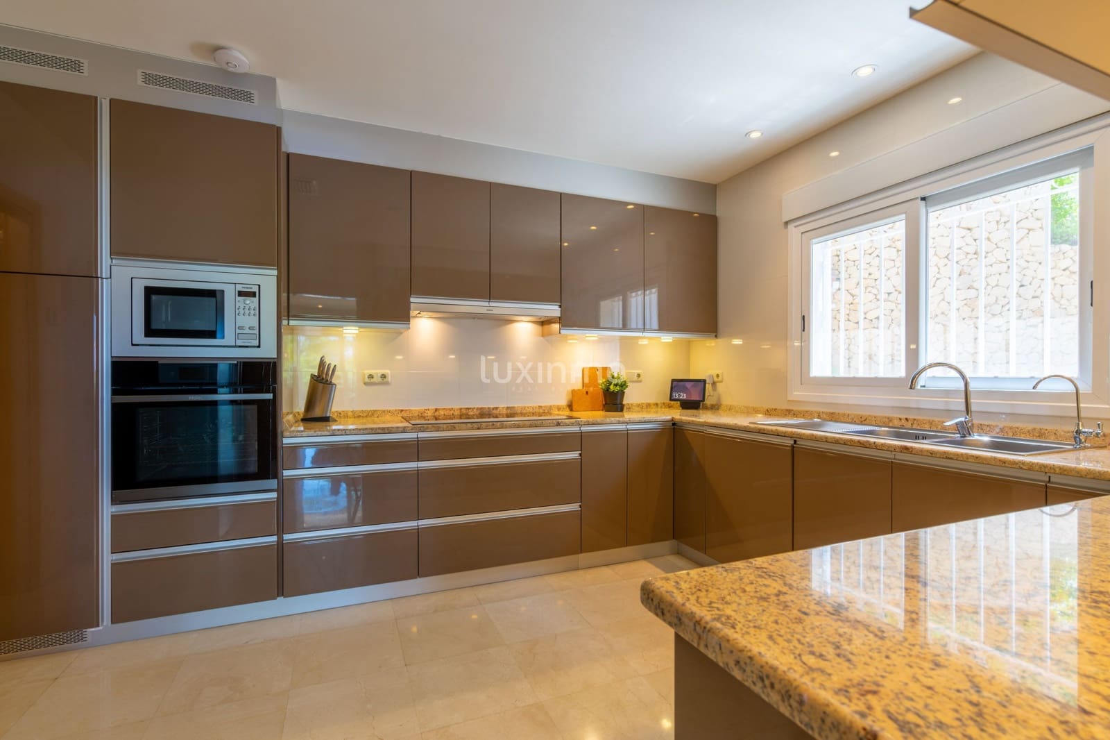 4 bedroom Villa for sale in Altea with pool garage - € 1,550,000 (Ref: 9159131)