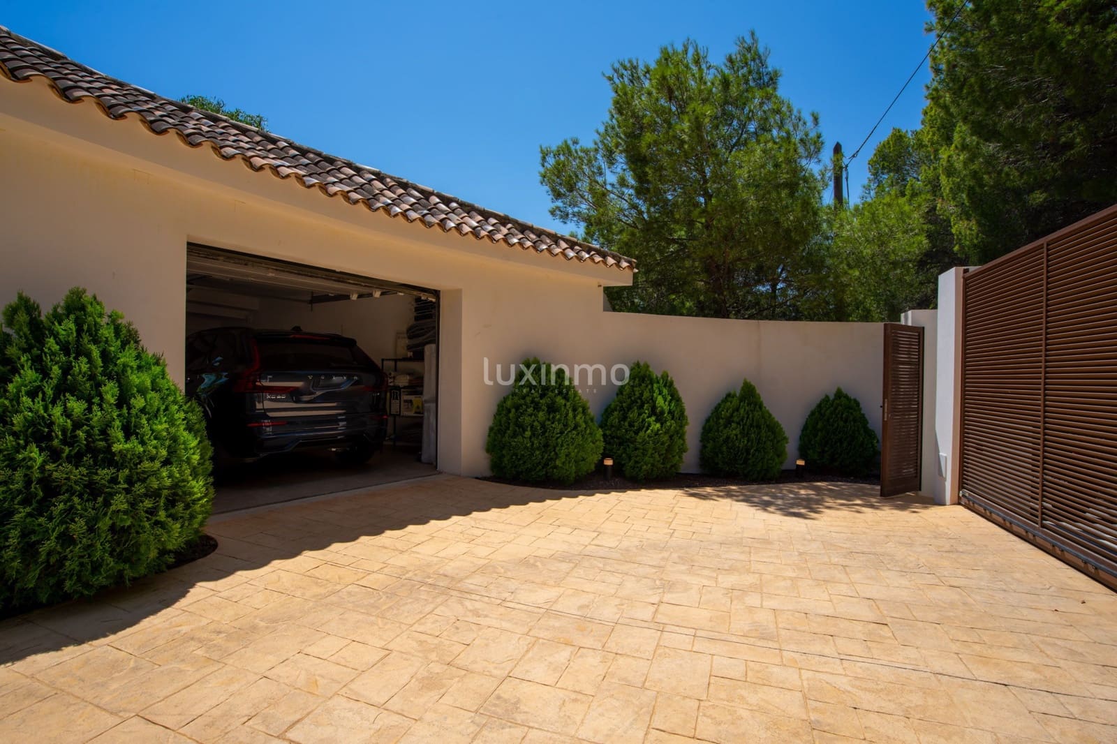 4 bedroom Villa for sale in Altea with pool garage - € 1,550,000 (Ref: 9159131)