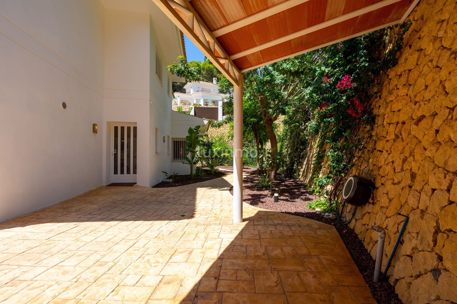 4 bedroom Villa for sale in Altea with pool garage - € 1,550,000 (Ref: 9159131)