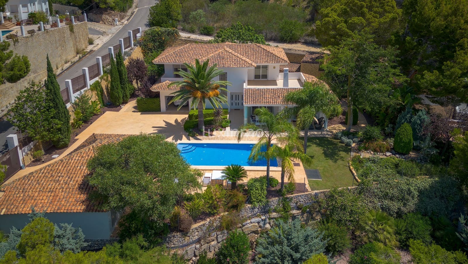 4 bedroom Villa for sale in Altea with pool garage - € 1,550,000 (Ref: 9159131)