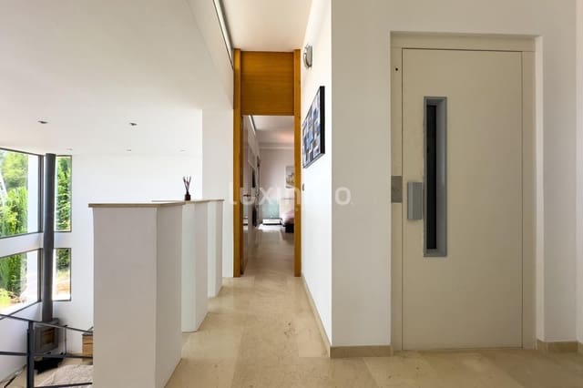 5 bedroom Villa for sale in Calpe / Calp with pool garage - € 1,500,000 (Ref: 9161798)