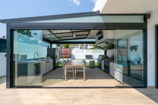 4 bedroom Villa for sale in Calpe / Calp with pool garage - € 1,300,000 (Ref: 9190554)