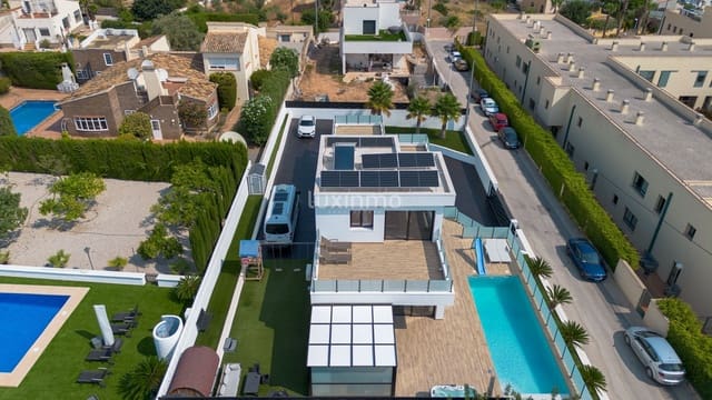 4 bedroom Villa for sale in Calpe / Calp with pool garage - € 1,300,000 (Ref: 9190554)