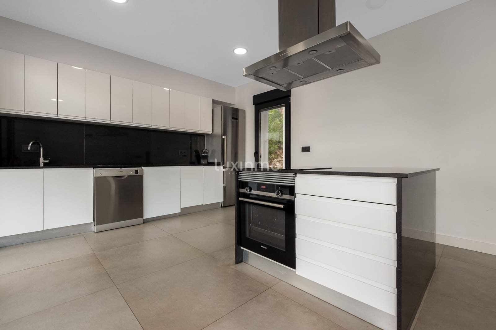 5 bedroom Villa for sale in Alfaz del Pi / L'Alfas del Pi with pool garage - € 1,280,000 (Ref: 9190557)