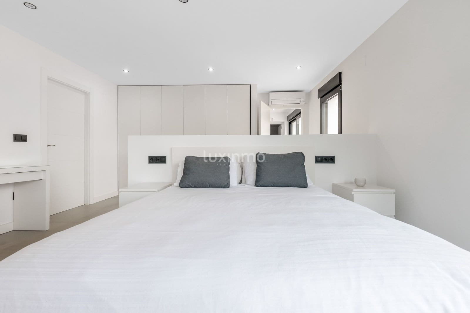 5 bedroom Villa for sale in Alfaz del Pi / L'Alfas del Pi with pool garage - € 1,280,000 (Ref: 9190557)