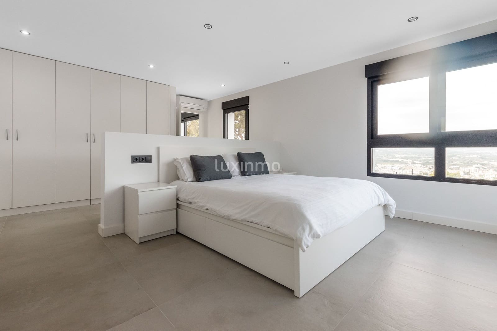 5 bedroom Villa for sale in Alfaz del Pi / L'Alfas del Pi with pool garage - € 1,280,000 (Ref: 9190557)