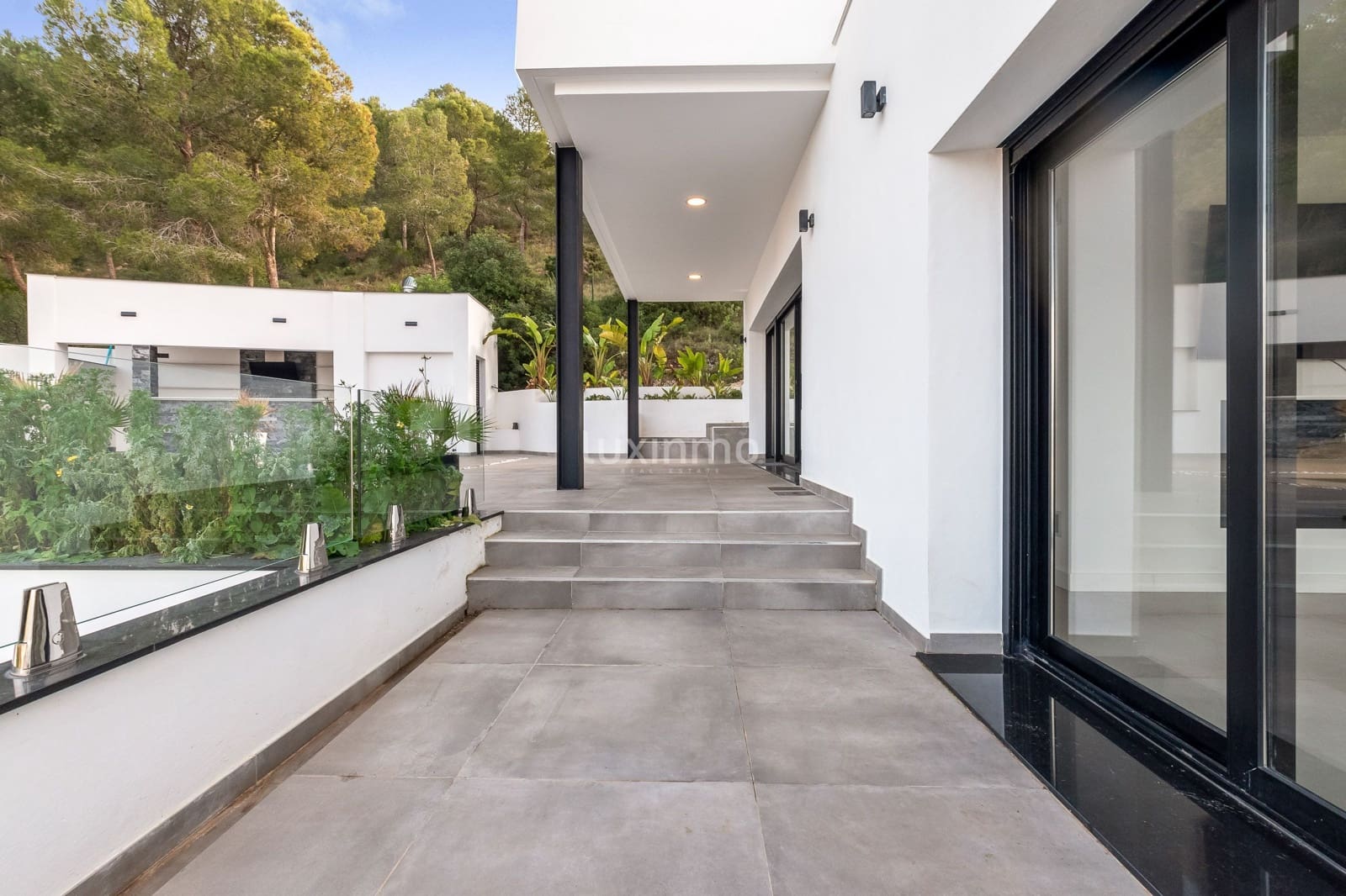 5 bedroom Villa for sale in Alfaz del Pi / L'Alfas del Pi with pool garage - € 1,280,000 (Ref: 9190557)