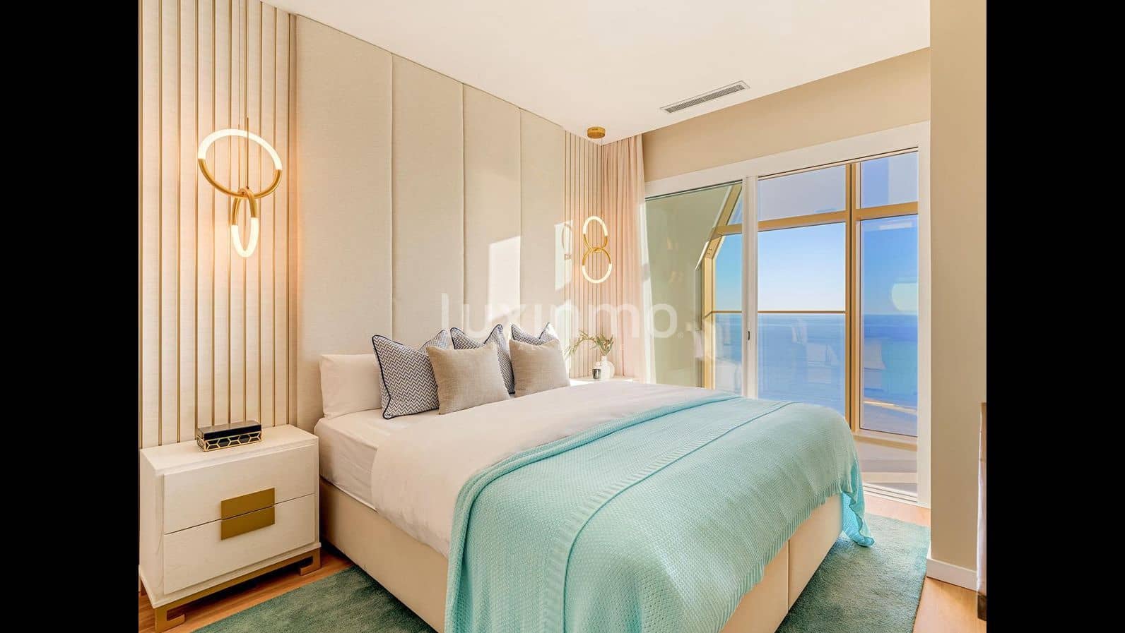 4 sypialnia Penthouse na sprzedaż w Benidorm z basenem garażem - 2 500 000 € (Ref: 9205677)