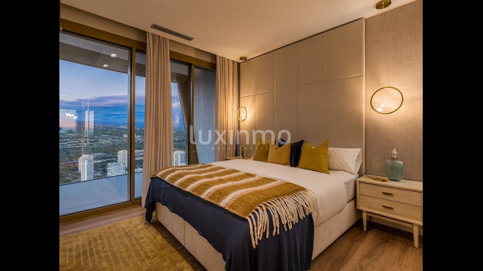 4 sypialnia Penthouse na sprzedaż w Benidorm z basenem garażem - 2 500 000 € (Ref: 9205677)