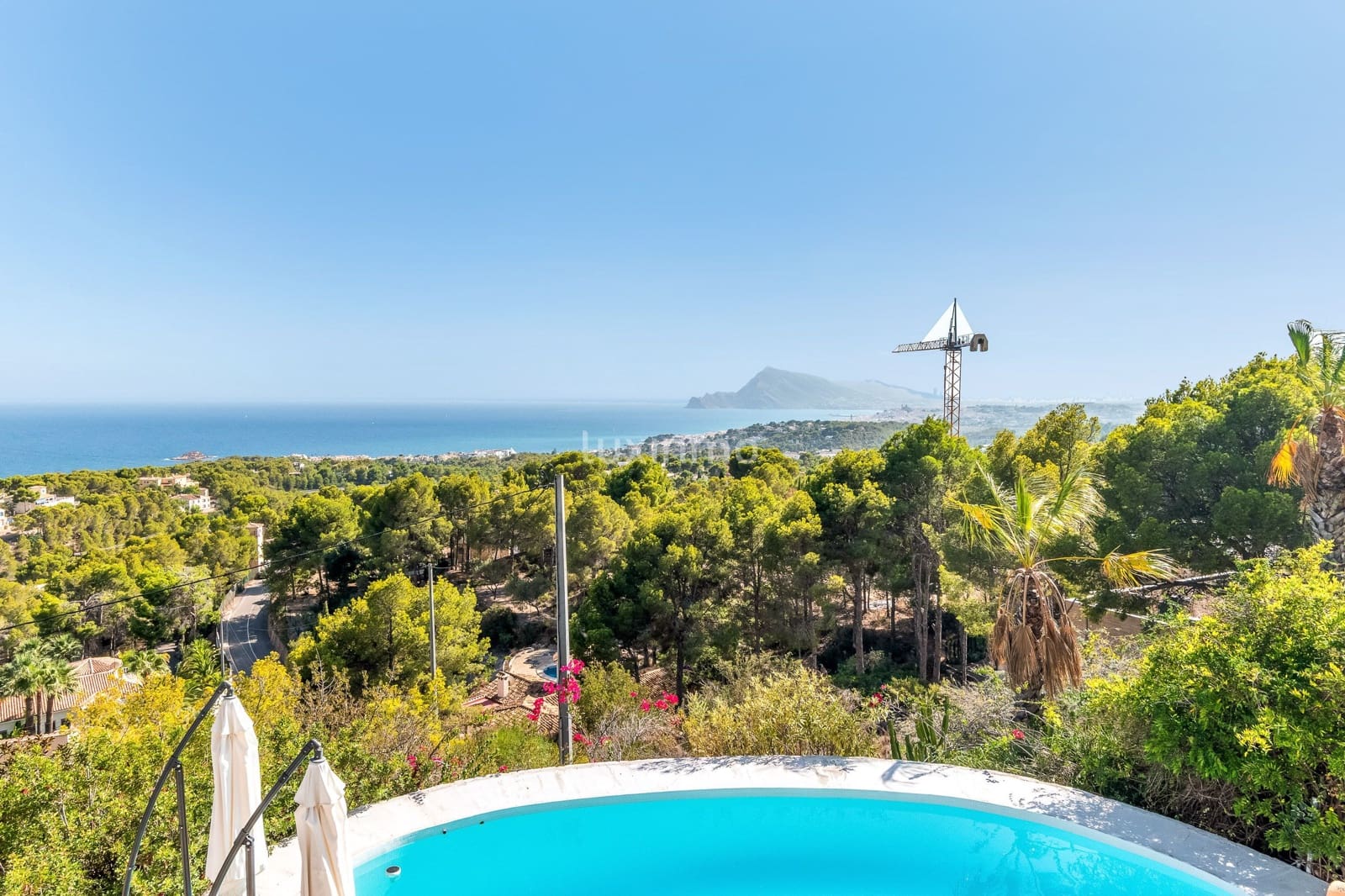 3 bedroom Villa for sale in Altea with pool garage - € 1,150,000 (Ref: 9211347)