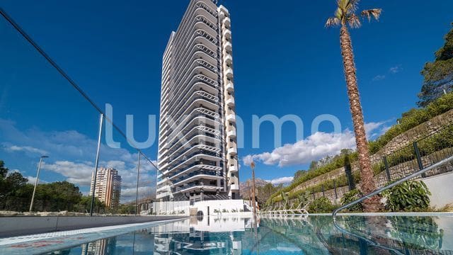 2 soverom Leilighet til leie i Benidorm med svømmebasseng garasje - € 1 800 (Ref: 9251620)