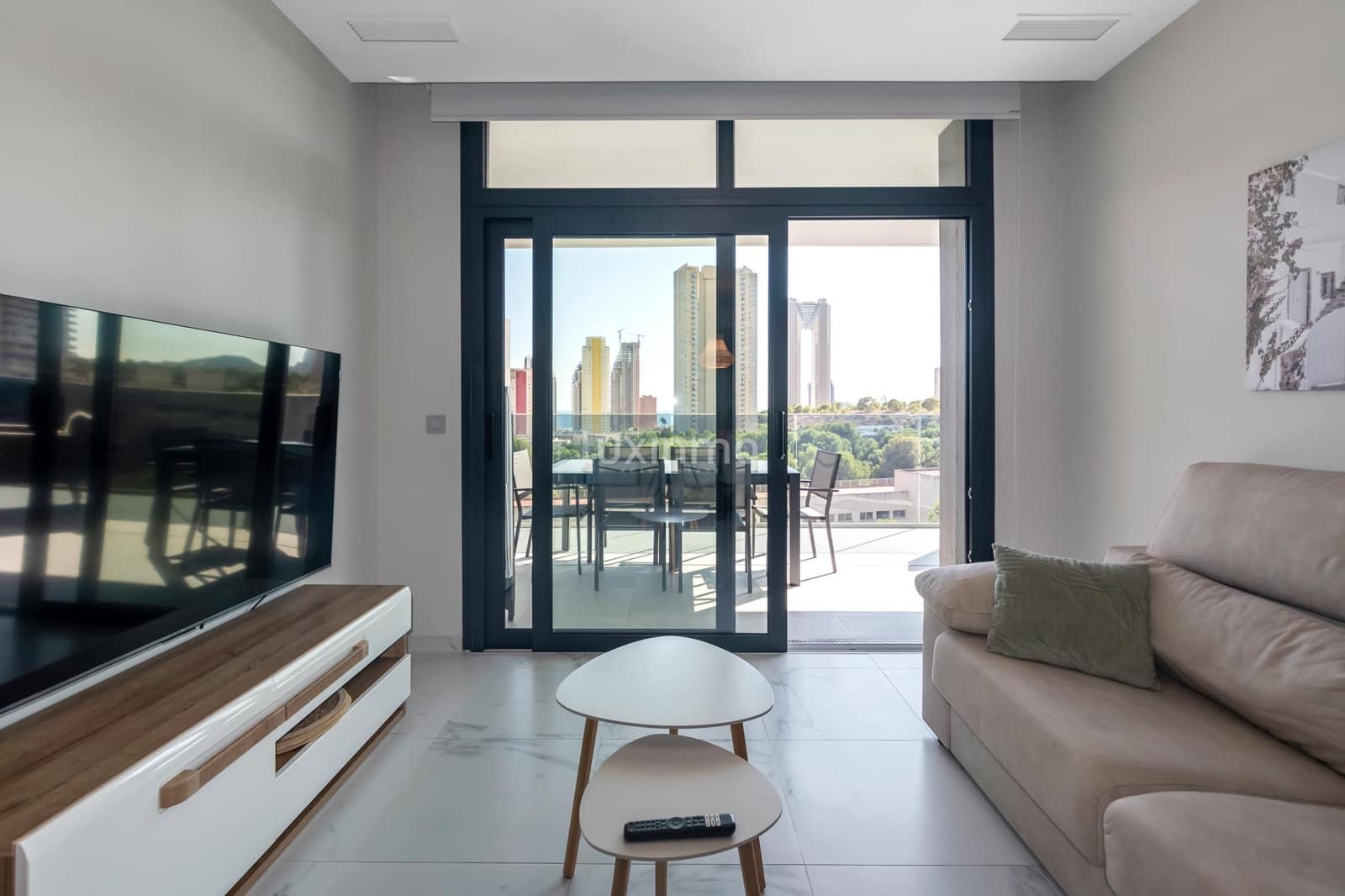 2 soverom Leilighet til leie i Benidorm med svømmebasseng garasje - € 1 800 (Ref: 9251620)