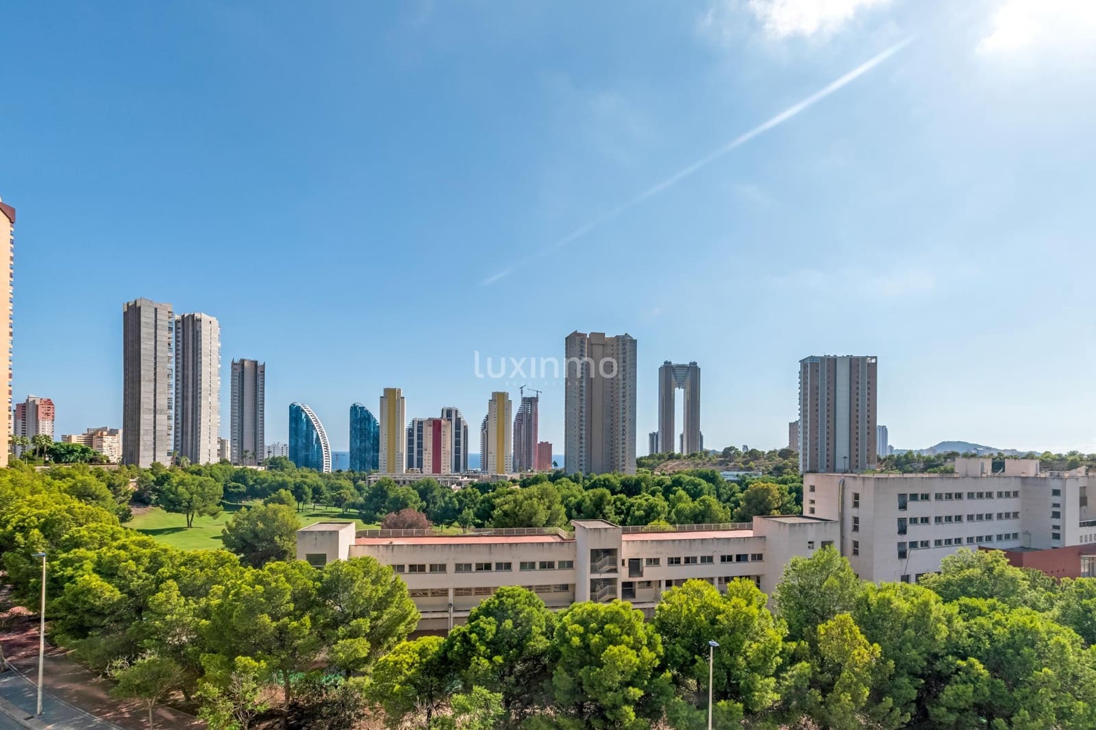 2 soverom Leilighet til leie i Benidorm med svømmebasseng garasje - € 1 800 (Ref: 9251620)