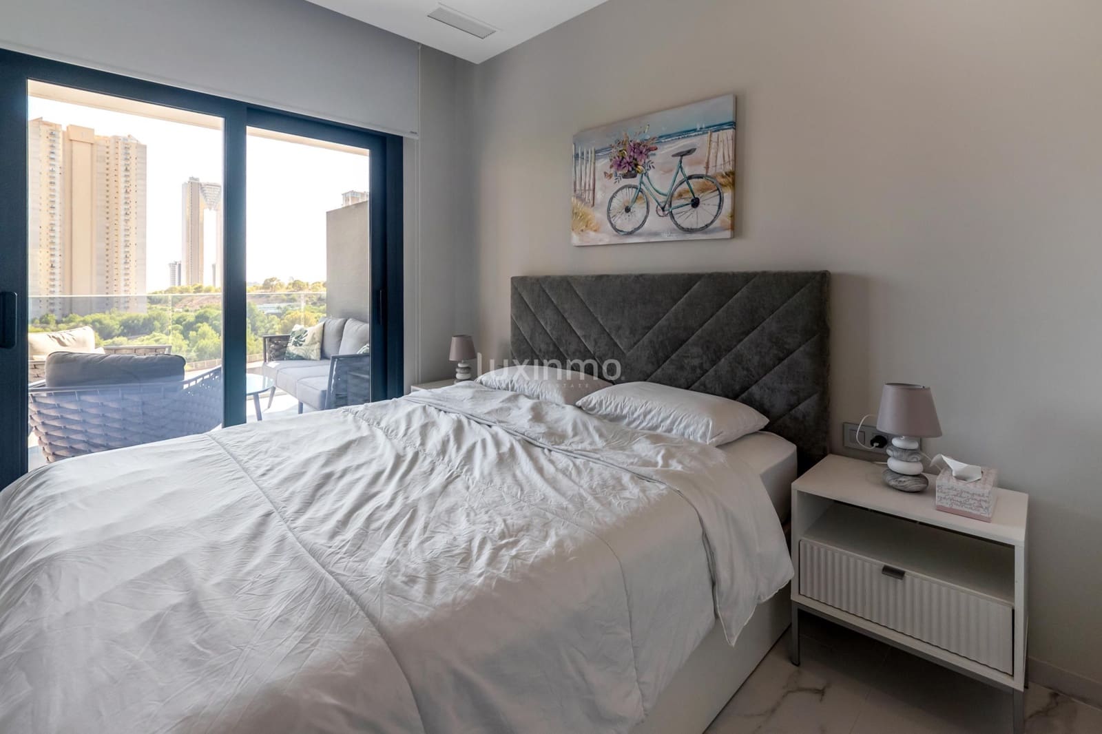 2 soverom Leilighet til leie i Benidorm med svømmebasseng garasje - € 1 800 (Ref: 9251620)