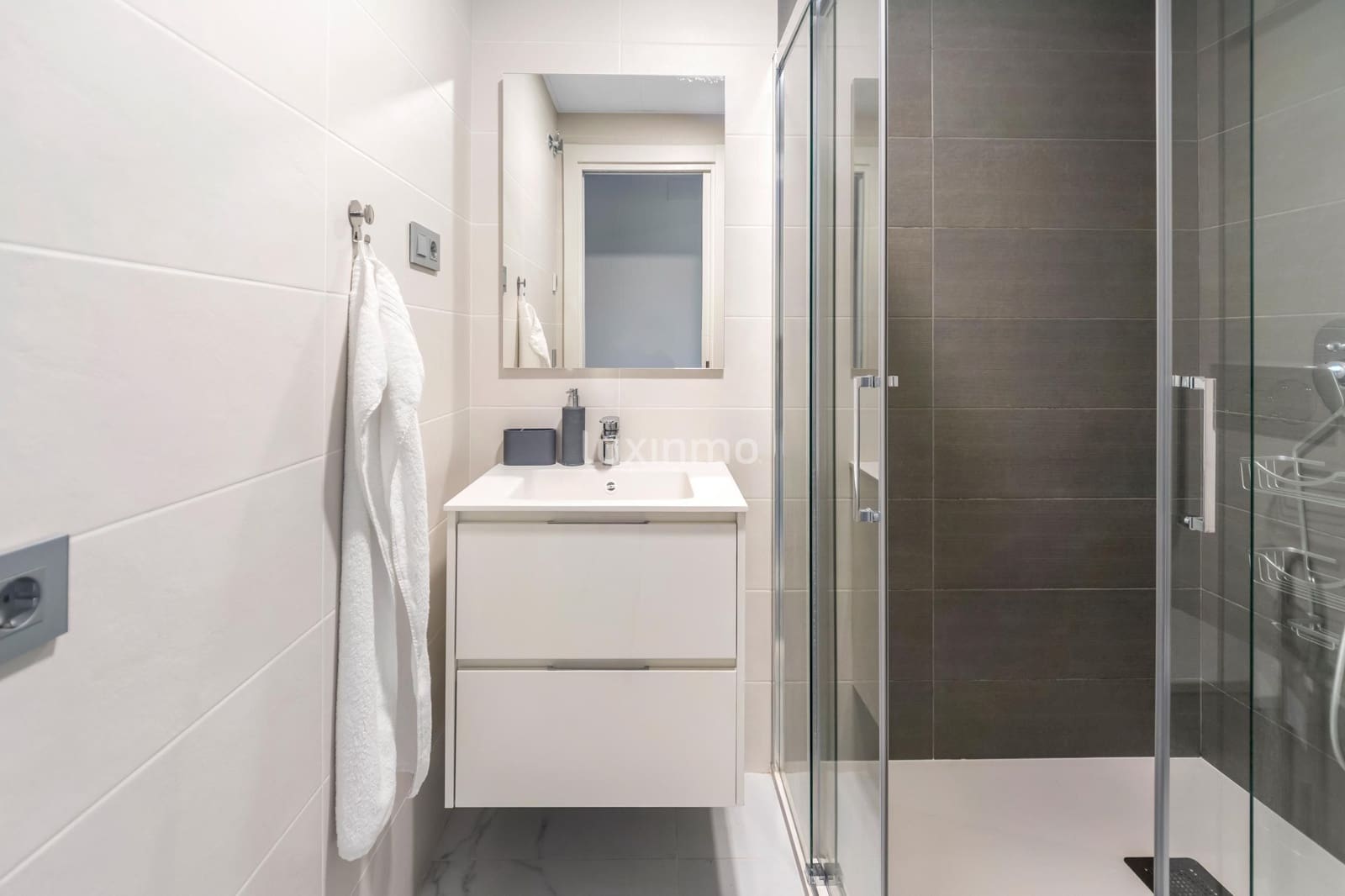 2 soverom Leilighet til leie i Benidorm med svømmebasseng garasje - € 1 800 (Ref: 9251620)