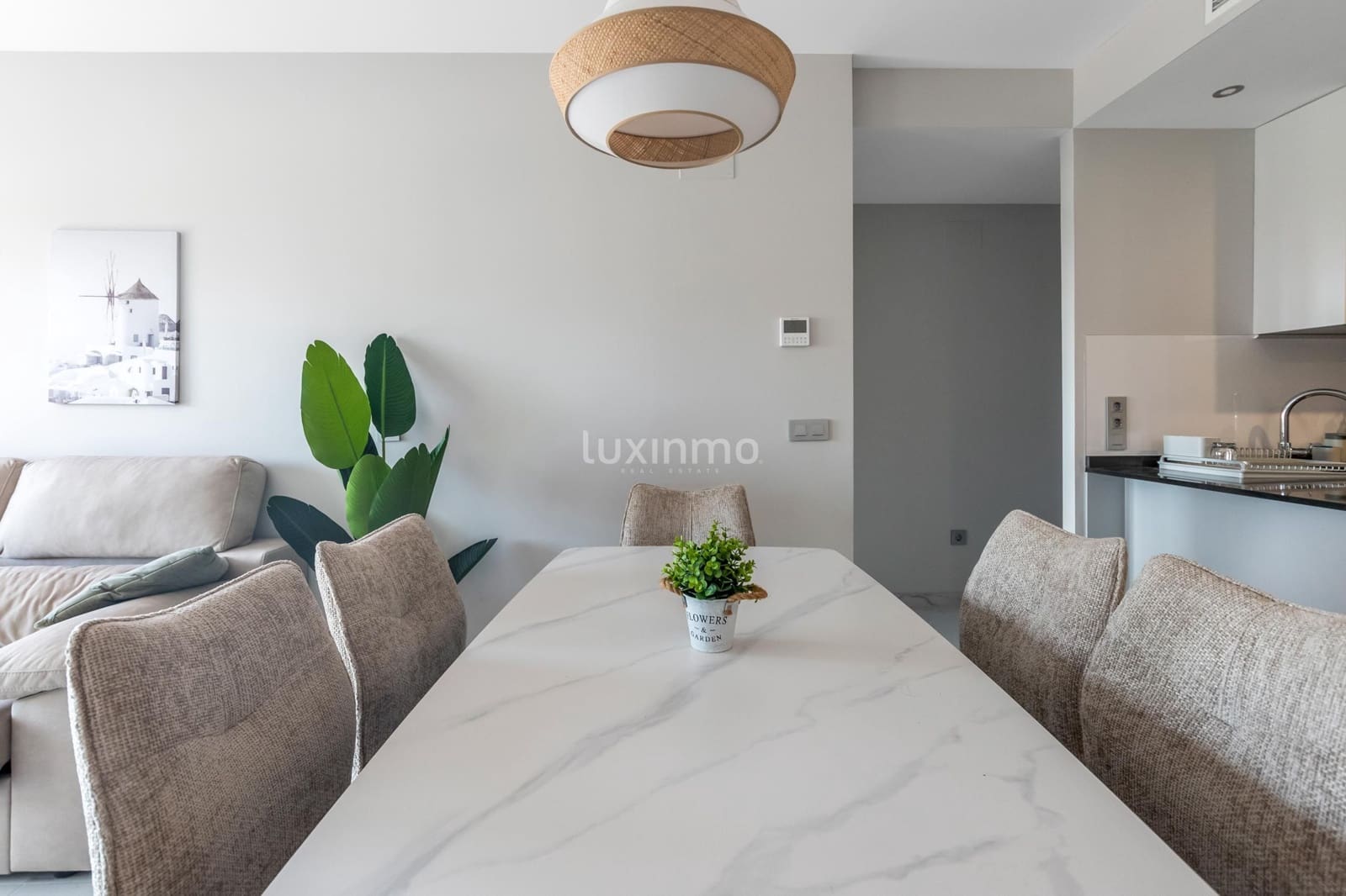 2 soverom Leilighet til leie i Benidorm med svømmebasseng garasje - € 1 800 (Ref: 9251620)