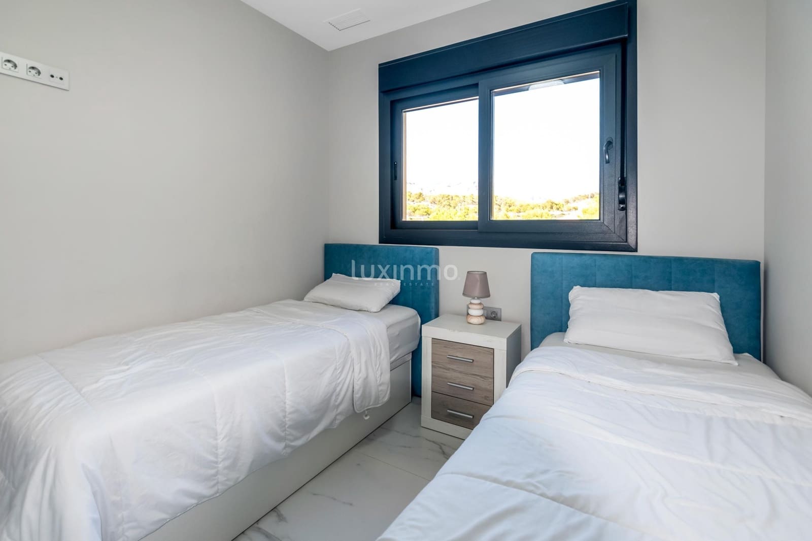 2 soverom Leilighet til leie i Benidorm med svømmebasseng garasje - € 1 800 (Ref: 9251620)