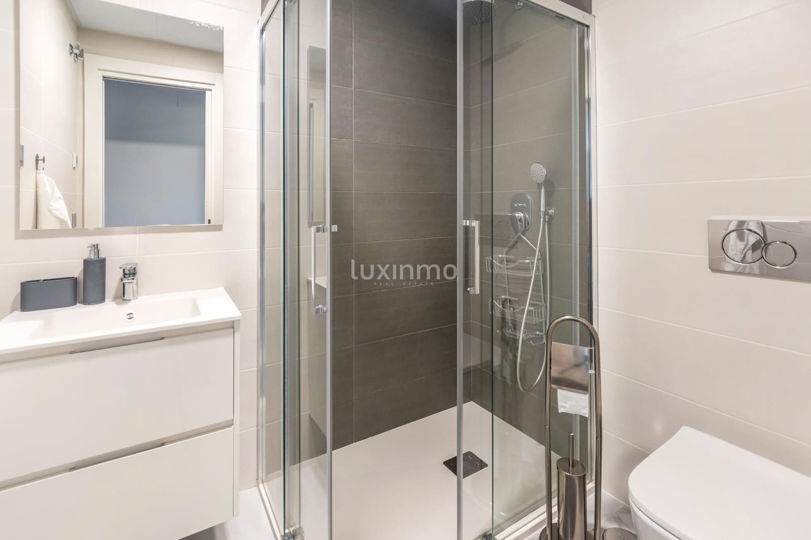 2 soverom Leilighet til leie i Benidorm med svømmebasseng garasje - € 1 800 (Ref: 9251620)