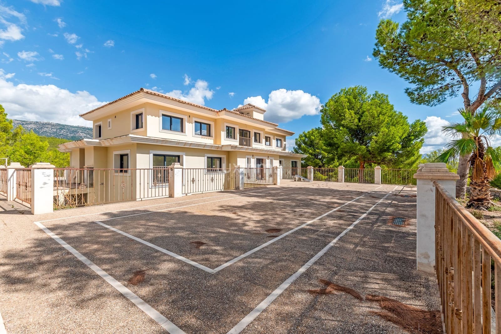 7 bedroom Villa for sale in Polop with pool garage - € 1,600,000 (Ref: 9267847)