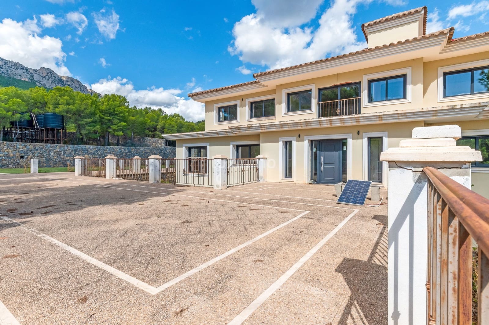 7 bedroom Villa for sale in Polop with pool garage - € 1,600,000 (Ref: 9267847)