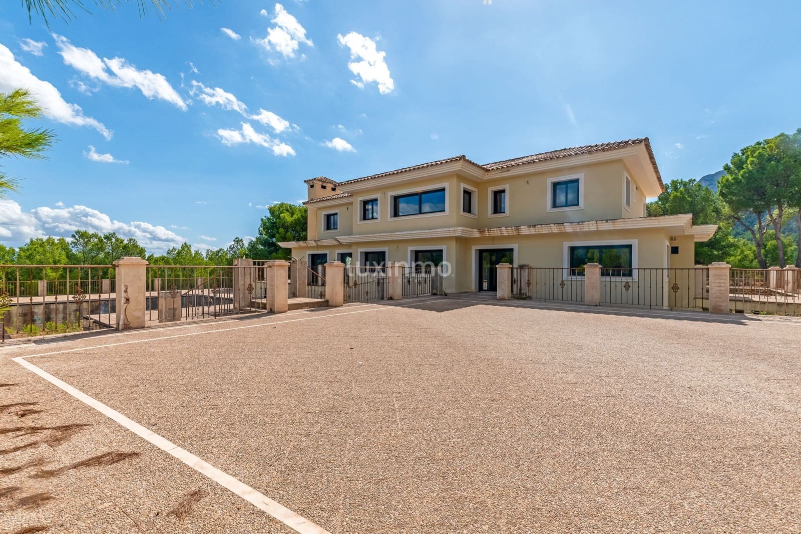 7 bedroom Villa for sale in Polop with pool garage - € 1,600,000 (Ref: 9267847)