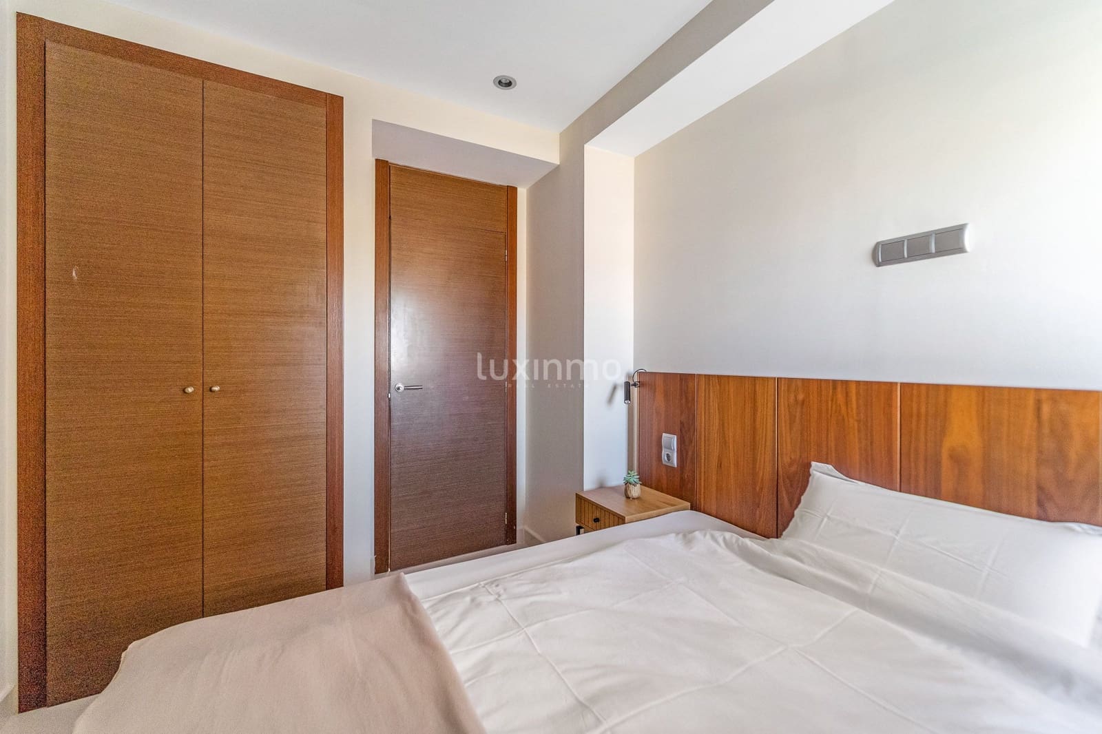 Appartement de 2 chambres à louer à Calpe / Calp avec piscine garage - 2 500 € (Ref: 9293460)