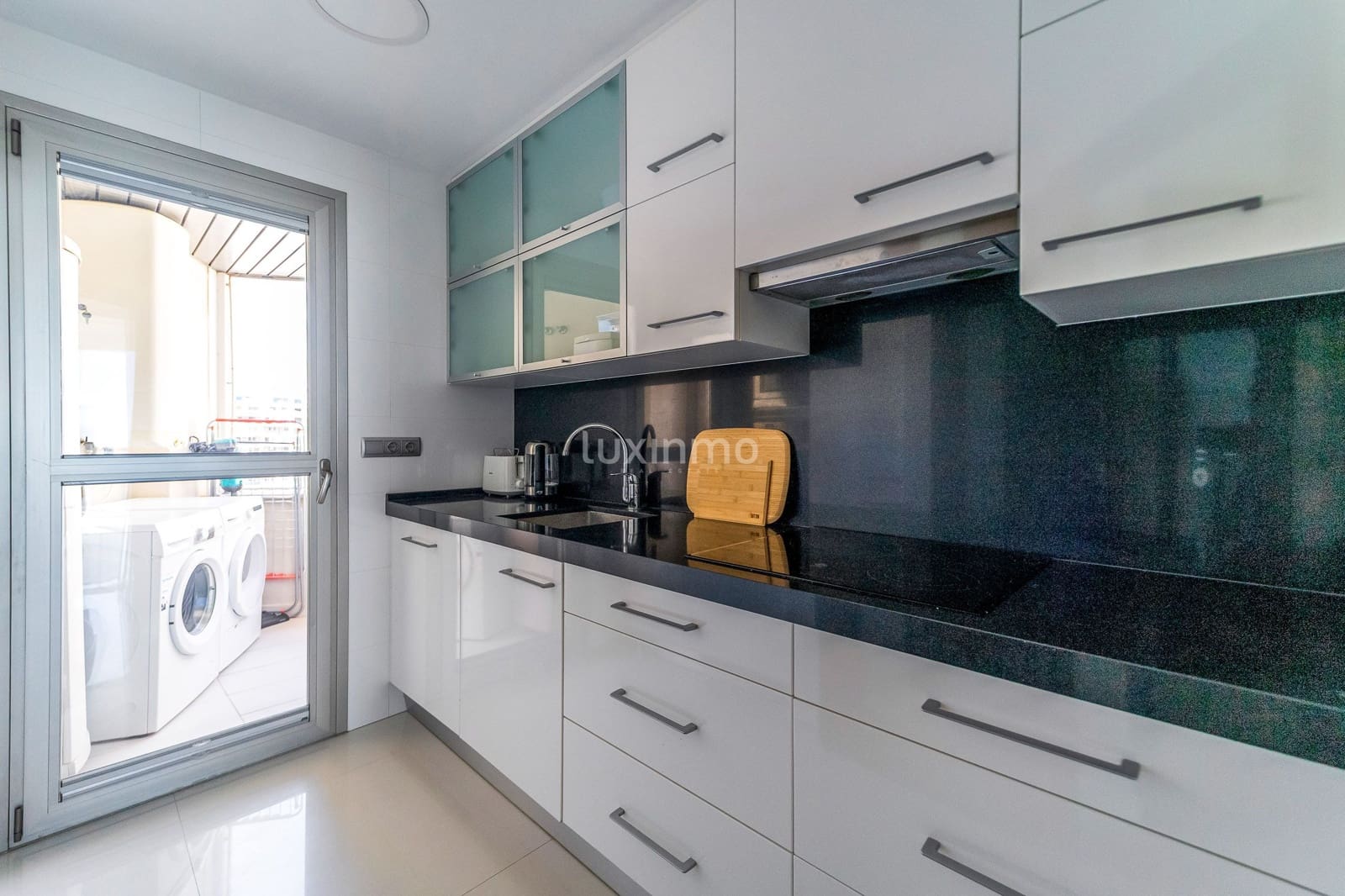 Appartement de 2 chambres à louer à Calpe / Calp avec piscine garage - 2 500 € (Ref: 9293460)