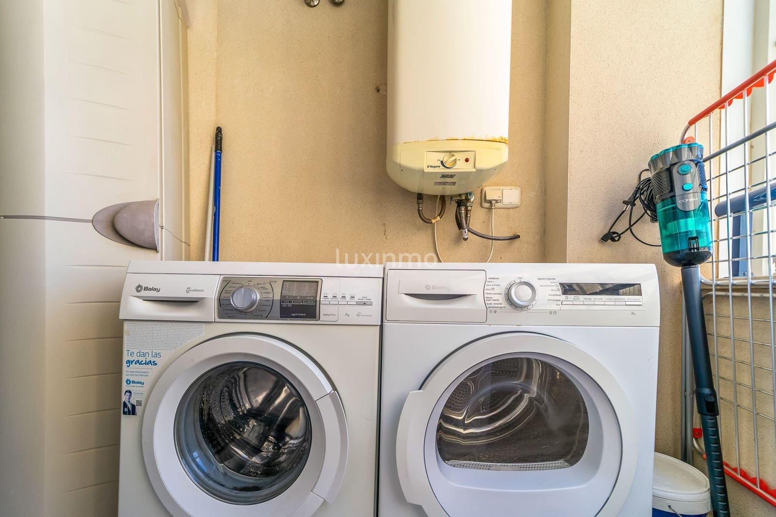 Appartement de 2 chambres à louer à Calpe / Calp avec piscine garage - 2 500 € (Ref: 9293460)