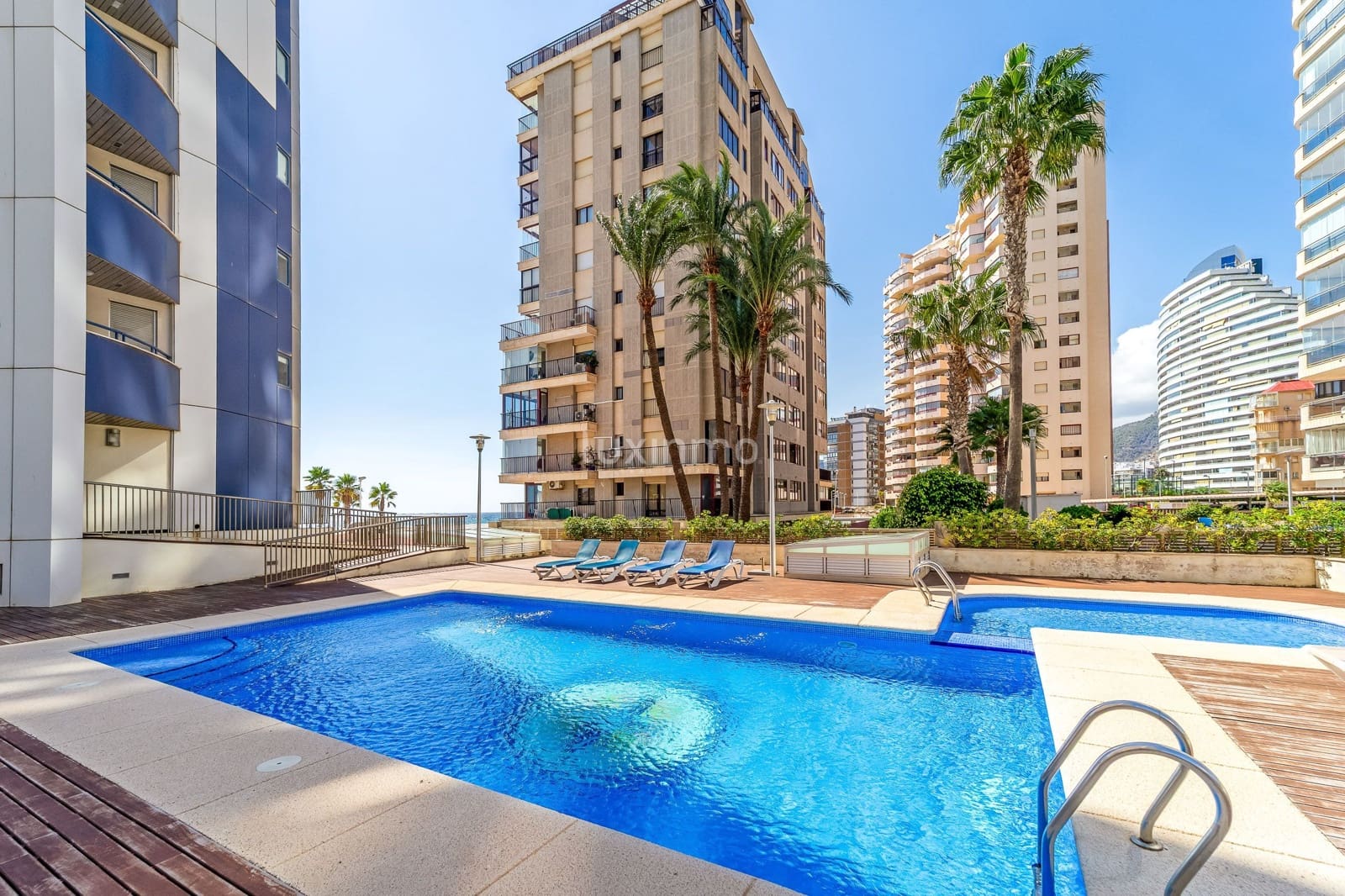 Appartement de 2 chambres à louer à Calpe / Calp avec piscine garage - 2 500 € (Ref: 9293460)