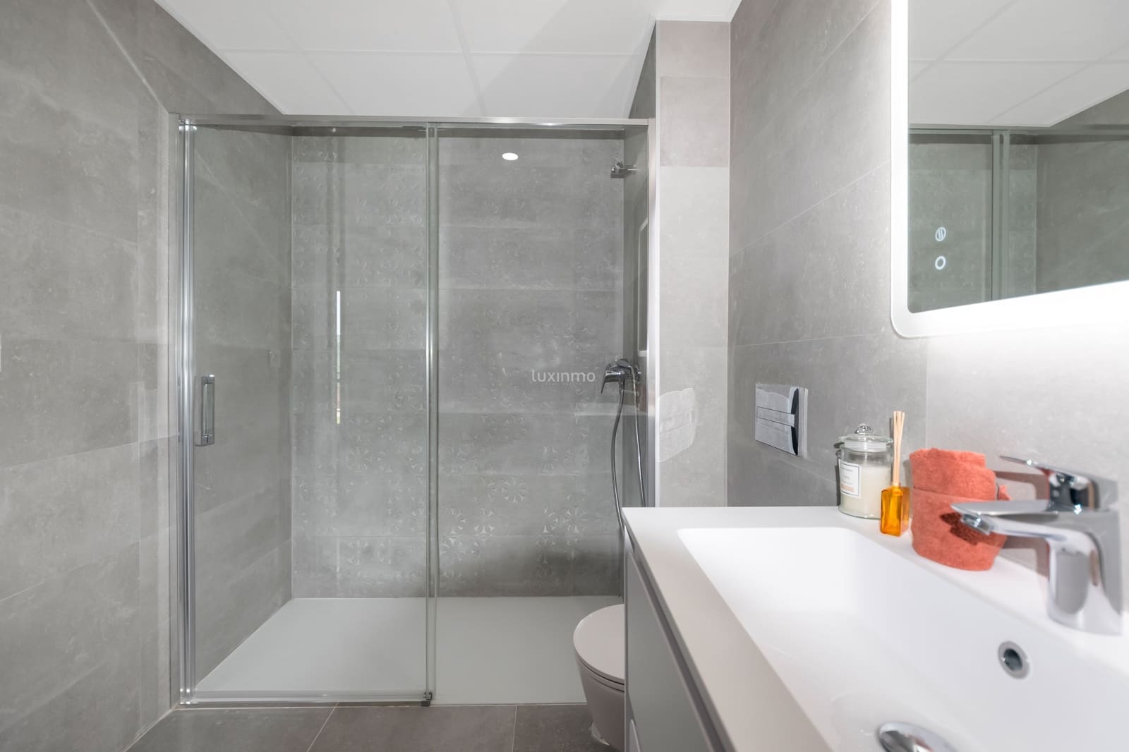 4 slaapkamer Rijtjeshuis te koop in La Nucia met zwembad garage - € 449.000 (Ref: 9296589)