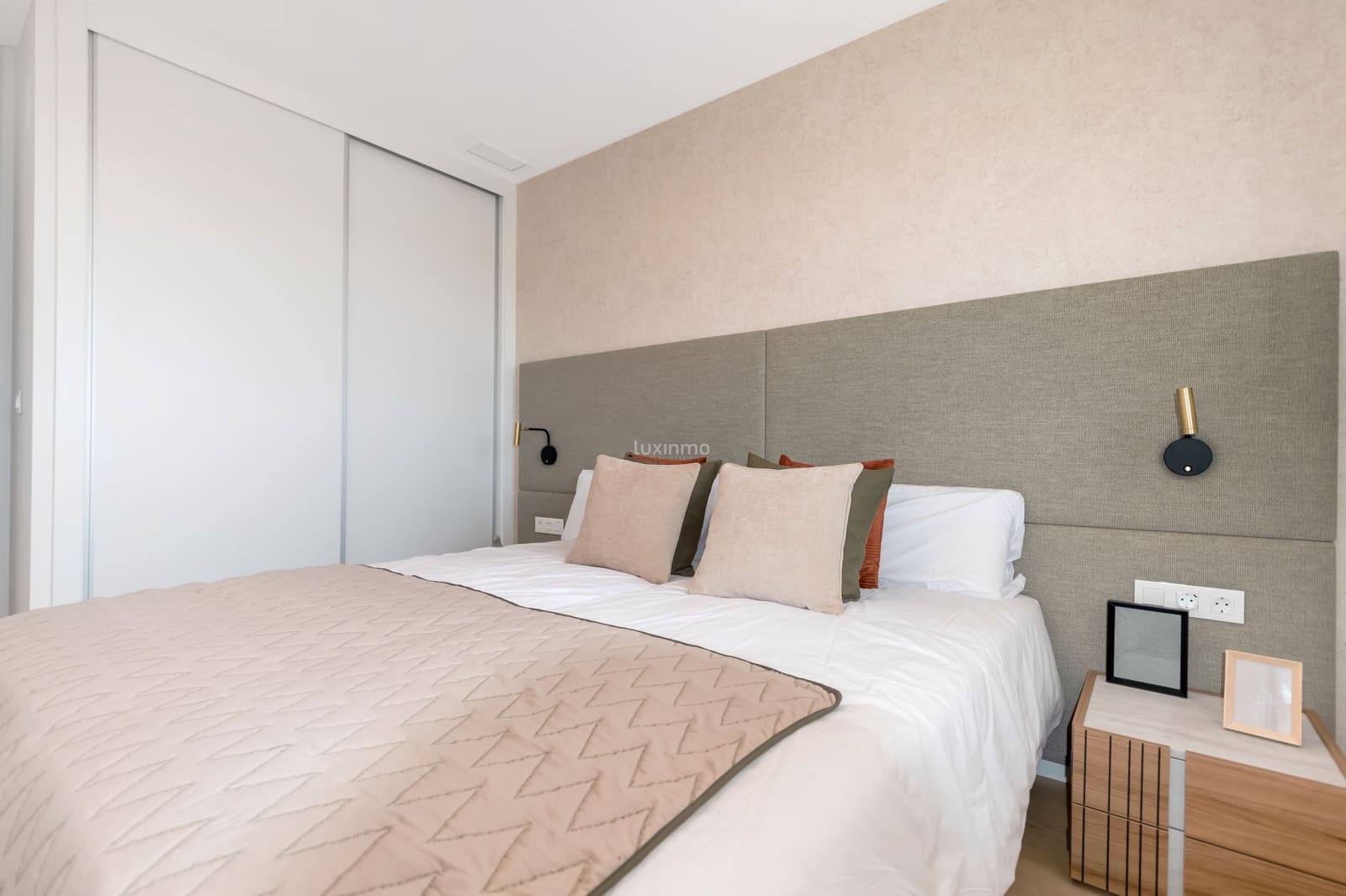 4 slaapkamer Rijtjeshuis te koop in La Nucia met zwembad garage - € 449.000 (Ref: 9296589)