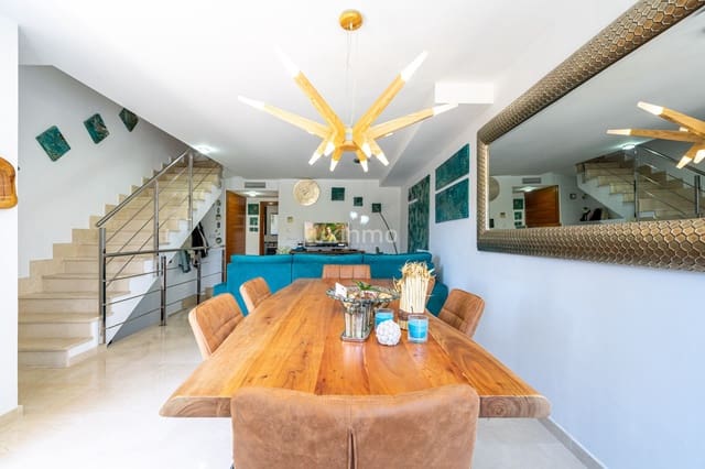 3 Zimmer Reihenhaus zu verkaufen in Calpe / Calp mit Pool Garage - 520.000 € (Ref: 9304793)